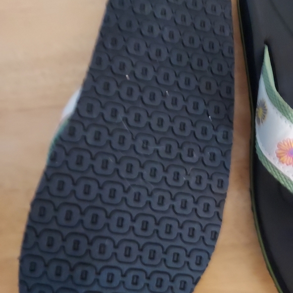 L.L. Bean Womans Green Sandals - Picture 5 of 5